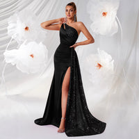Sophisticated Fishtail Gown With An Elegant Banquet Vibe