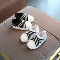 Breathable sneakers for boys and girls