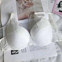 Thin, Large Size Lace Lingerie With Beautiful Breasts And Gathering