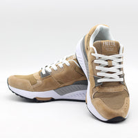 Retro sports shoes