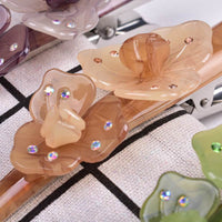 Extended flower croissant hairpin