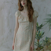 Floral Waist-cinching Dress With A Slimming Fit Sweet Puffed-sleeve Mini Skirt That Adds A Youthful Touch