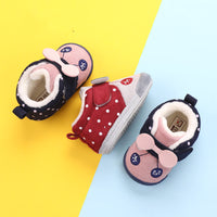 Female baby plus velvet shoes