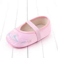 Classic embroidered baby shoes soft sole toddler shoes