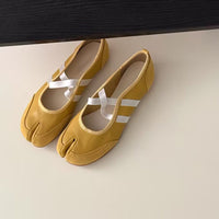 New Womens Flat-toe Clog Shoes With A Casual Cross-Strap Design And A Pig-Hoof Sole