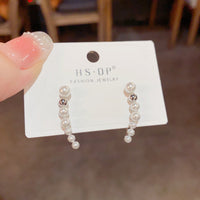 Women's Korean-style Graceful And Fashionable Pearl Curved Stud Earrings
