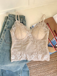 Lace Seamless Beautiful Back Strapped Chest Padded Camisole