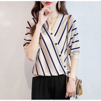 High-quality V-neck Knit Top Thats Loose-fitting And Slimming