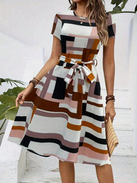 Womens Loose-fitting Dress With Short Sleeves A Crew Neck And A Belt