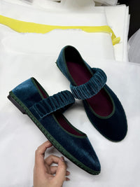 Pointed-toe Velvet Slip-on Ballet Flats With Elastic And Pleats