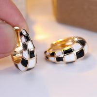 Fashionable And Classic French-style Round Checkerboard Ear Cuffs
