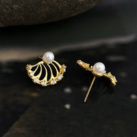 Silver Needle Hollow Swing Pearl Earrings