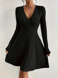 Elegant Long-sleeved Solid-color V-neck Waist-cinching Dress
