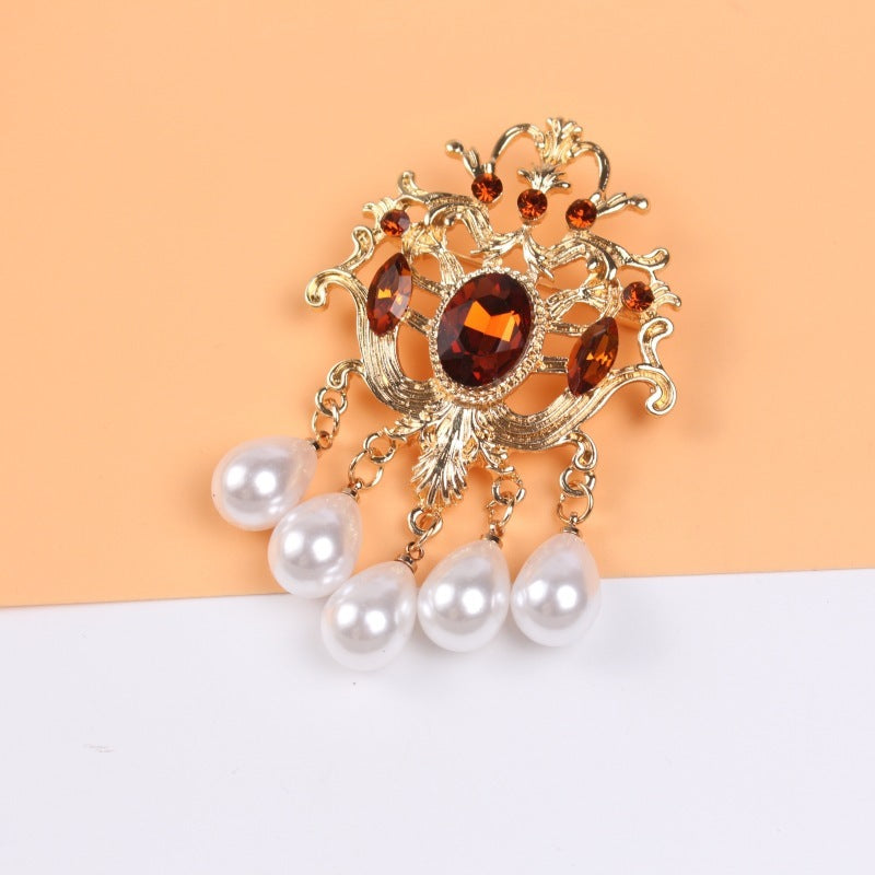 Design Court Retro Baroque Style Coat Brooch