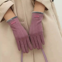 Womens Winter Thermal Gloves Made From Duvet Fabric With Touchscreen Compatibility And Three-Strand Fleece Edges