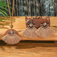 Retro Floral Earrings And Necklace Set With A Distinctive European And American Style