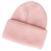 Women with a large waistband and a solid colored wool hat