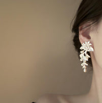 French Retro Minimalist Flower Pearl Earrings