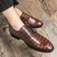 British-style Mens Leather Shoes With A Square Toe And Embossed Pattern