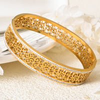 Hollowed-out Patterned Curved Bracelet With Diamonds