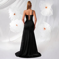 Sophisticated Fishtail Gown With An Elegant Banquet Vibe