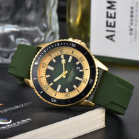 Stylish Mens Quartz Watch With A Silicone Strap