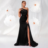 Sophisticated Fishtail Gown With An Elegant Banquet Vibe