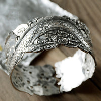 Womens Retro Wide Hollow Dragon-Patterned Floating Bracelet