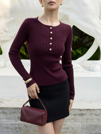 Simple, Slimming Crew-neck Knit Sweater