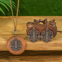 Retro Floral Earrings And Necklace Set With A Distinctive European And American Style