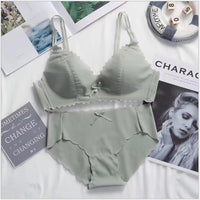 Gathered shapeless seamless bra