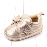 Shiny bow baby shoes