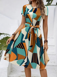 Womens Loose-fitting Dress With Short Sleeves A Crew Neck And A Belt