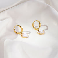 European And American Style Minimalist Fashionable White Shell Earrings With Heart Design
