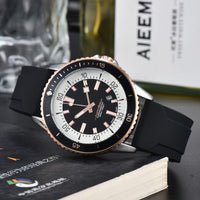 Stylish Mens Quartz Watch With A Silicone Strap