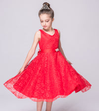 European And American Girls Show Lace Dress