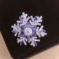 Luxury Good Luck Comes Brooch High-end Women's Exquisite Spinning Snowflake Pin Niche Design Corsage