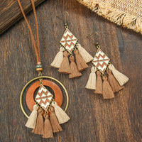 Retro Floral Earrings And Necklace Set With A Distinctive European And American Style