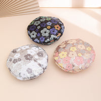 European And American Trendy Fashion Small Sequin Flower Beret, A Versatile Style That Suits All Occasions. A Painter's Hat, Perfect For Outdoor Photography.