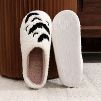 Bat Pattern Embroidery Stuffed Home Thick-soled Cozy Furry Cotton Slippers Halloween Christmas Slippers Checkered Scuff For Women And Men Holiday Indoor Bedroom Fluffy Warm Fleece Slippers