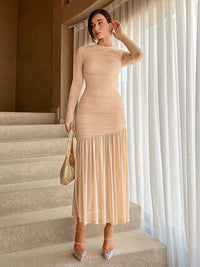Elegant Lace Ruffle Crew-Neck Solid Color Dress