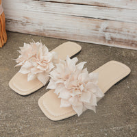 Fashionable Flat Flip-flops Versatile