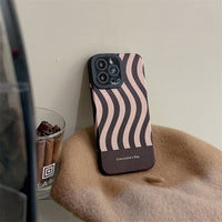 Contrast Color Irregular Stripe Phone Case