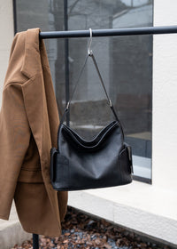 Laid-back Commuter-friendly Tote Bag