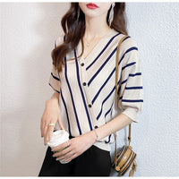 High-quality V-neck Knit Top Thats Loose-fitting And Slimming