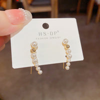 Women's Korean-style Graceful And Fashionable Pearl Curved Stud Earrings