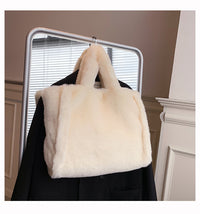 Winter Women's Fashion Large Capacity Plush Hand-carrying Bag