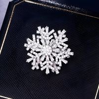 Luxury Good Luck Comes Brooch High-end Women's Exquisite Spinning Snowflake Pin Niche Design Corsage