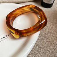 Irregular Wide-brimmed Tan Resin Bracelet