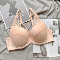 Thin, Large Size Lace Lingerie With Beautiful Breasts And Gathering